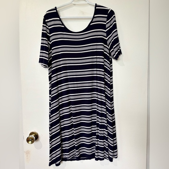 🎉4/30$🎉Navy & White Striped T-Shirt Dress - Size M - Picture 1 of 4